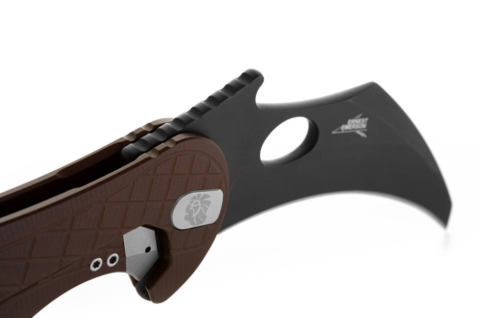 Lionsteel L.E. ONE 1 A EB nož tipa KARAMBIT Emerson Design razvijen u suradnji, Earth Brown/Chemical Black