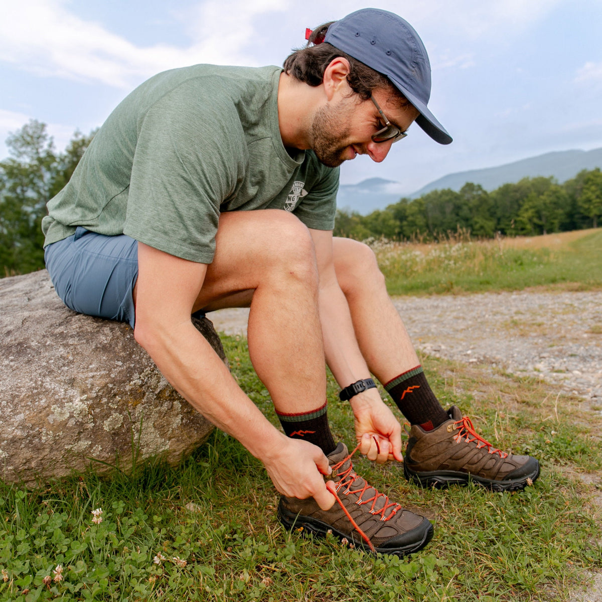 Darn Tough Hiker Micro Crew Midweight planinarske čarape s amortizacijom, Walnut