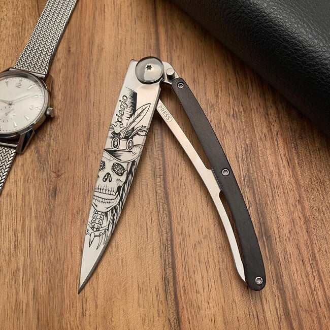 Deejo Tattoo Mirror sklopivi nož ebony wood Dandy Skull
