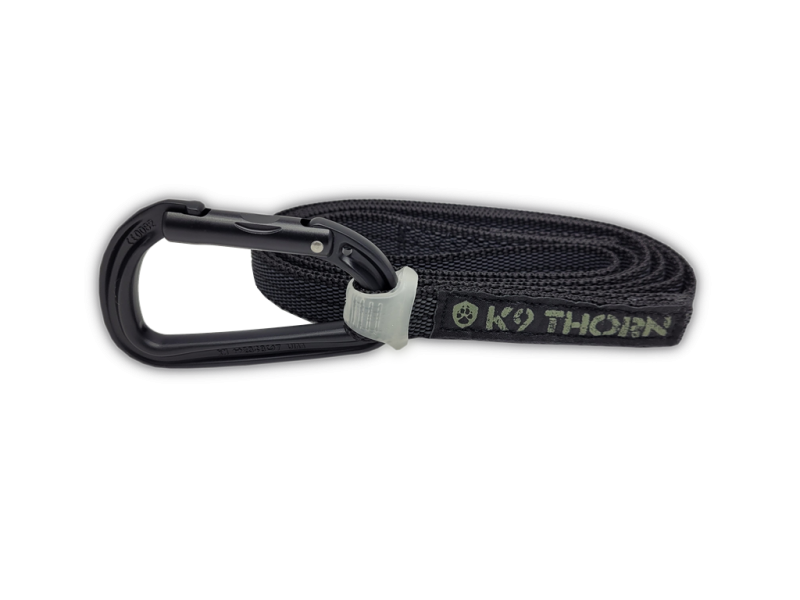 K9 Thorn povodac protuklizni s karabinerom Petzl, crni, L