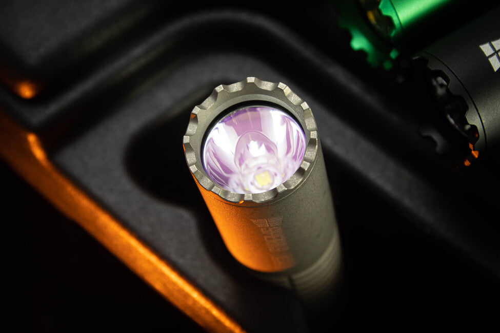 Speras E21 punjiva taktička svjetiljka, titanium