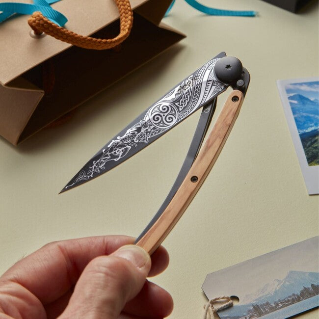 Deejo Tattoo sklopivi nož Black juniper wood Celtic