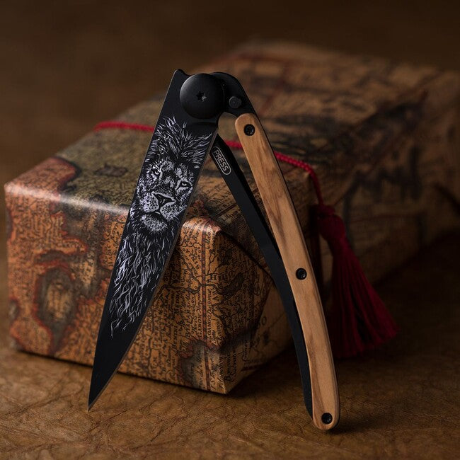 Deejo Tattoo sklopivi nož Lion, black juniper