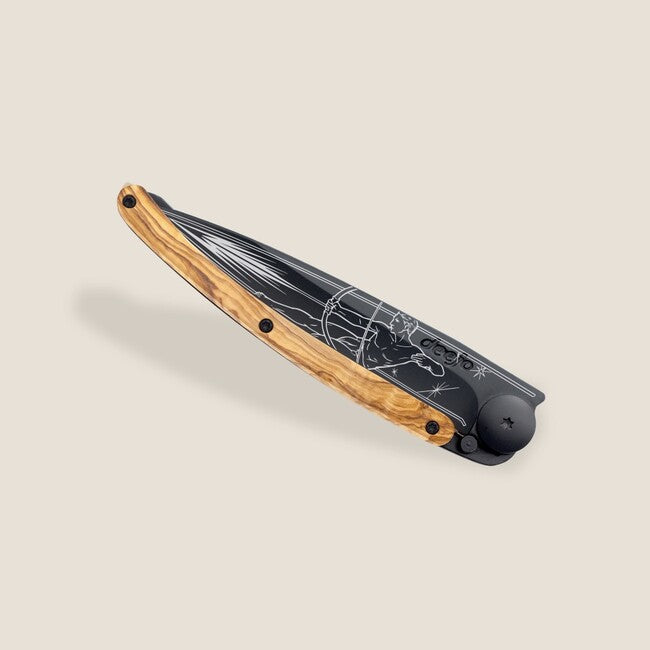 Deejo Tattoo sklopivi nož Black olive wood, Sagittarius
