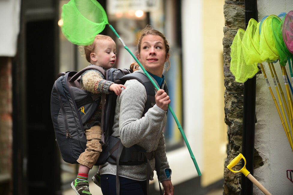 LittleLife Traveller S4 nosač djece, sivi