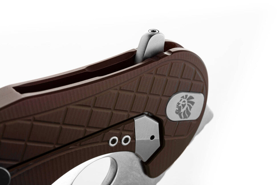 Lionsteel L.E. ONE 1 A ES nož tipa KARAMBIT Earth Brown/stone washed razvijen u suradnji Emerson Design