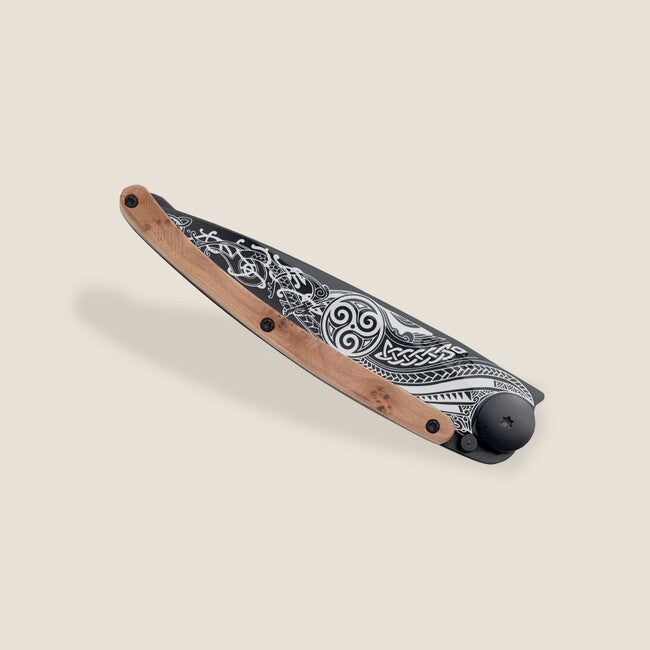 Deejo Tattoo sklopivi nož Black juniper wood Celtic