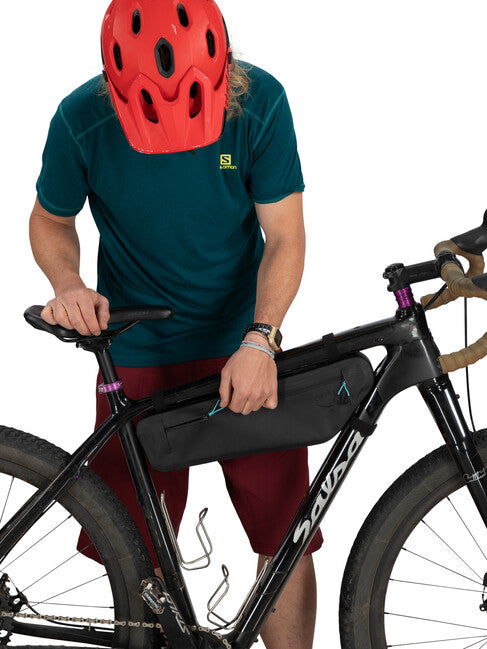 OSPREY ESCAPIST FRAME BAG MEDIUM torbica na okvir bicikla, crna