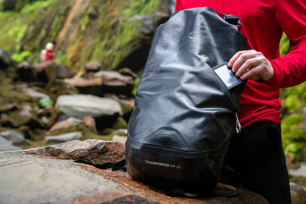 OSPREY TRANSPORTER ROLL TOP WATERPROOF gradski ruksak 25, crni