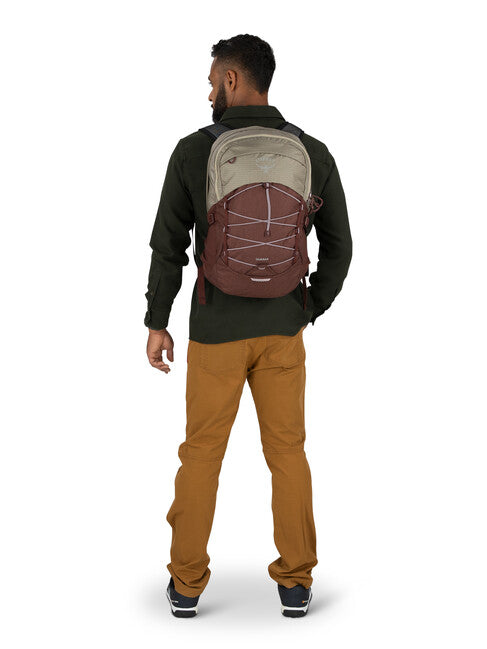 OSPREY QUASAR 28 gradski ruksak, sawdust tan/raisin red