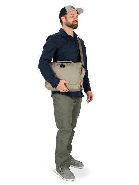 OSPREY AOEDE MESSENGER 7 torba na rameno, tan concrete