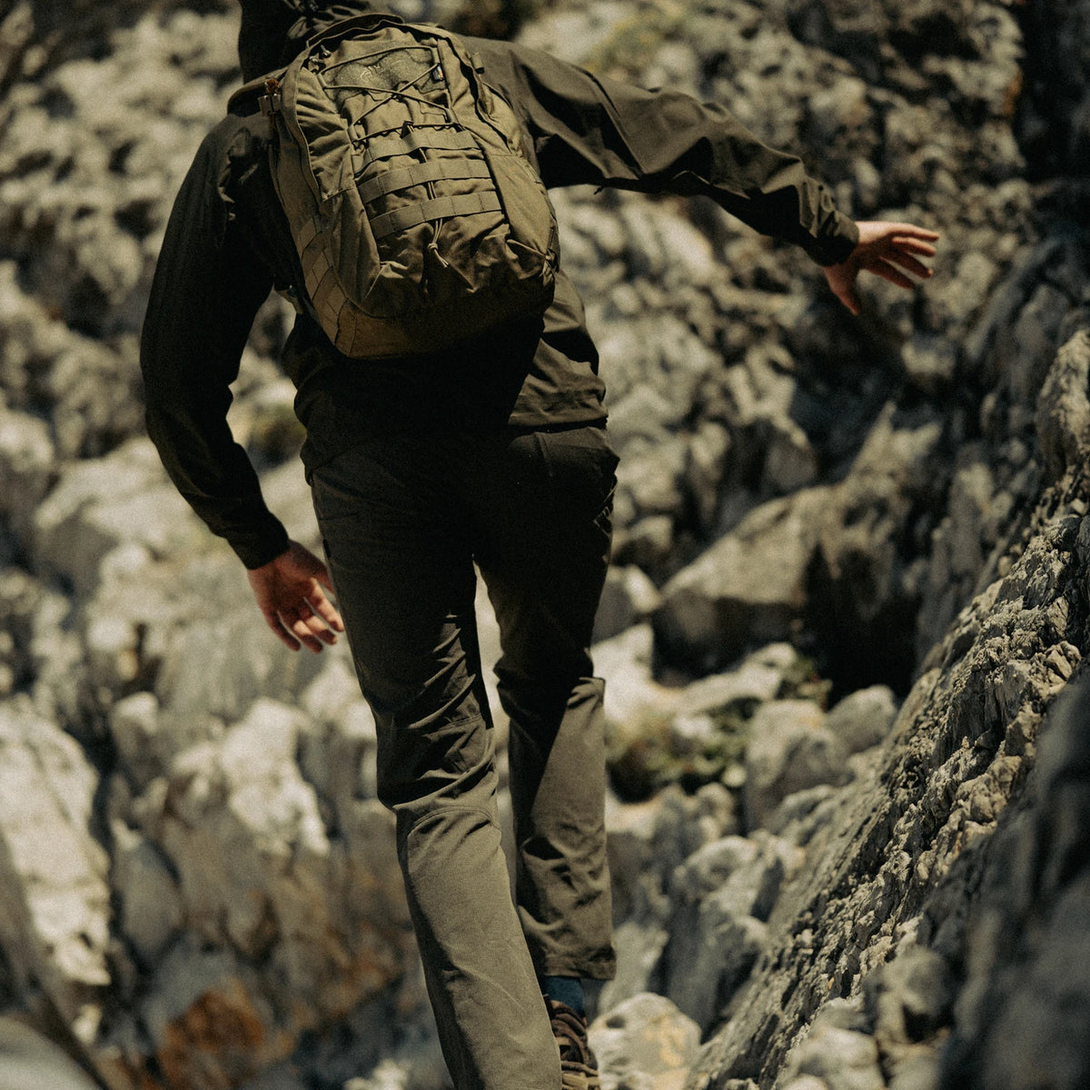 Helikon-Tex EDC batoh Cordura, olivovo zelená – v použití 1