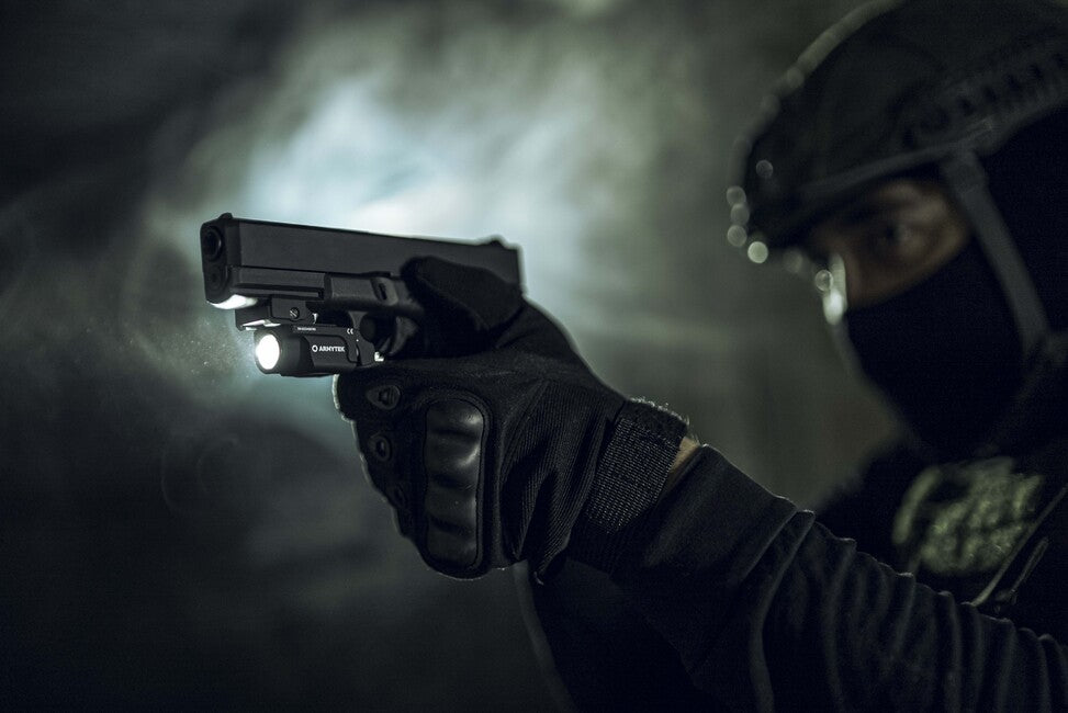 Armytek Buckler M1 kompaktna punjiva svjetiljka za oružje 700lm