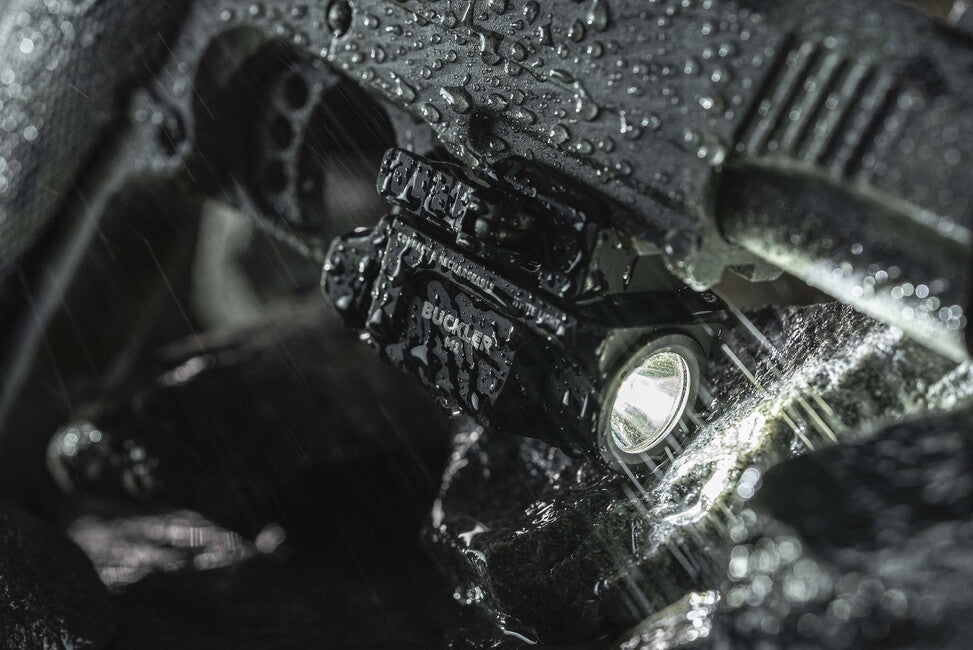 Armytek Buckler M1 kompaktna punjiva svjetiljka za oružje 700lm