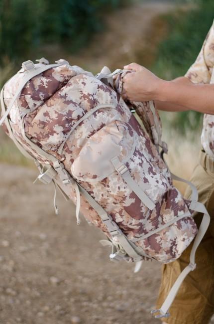 MFH BW ruksak nepromočiv uzorak Vegetato desert, 65L
