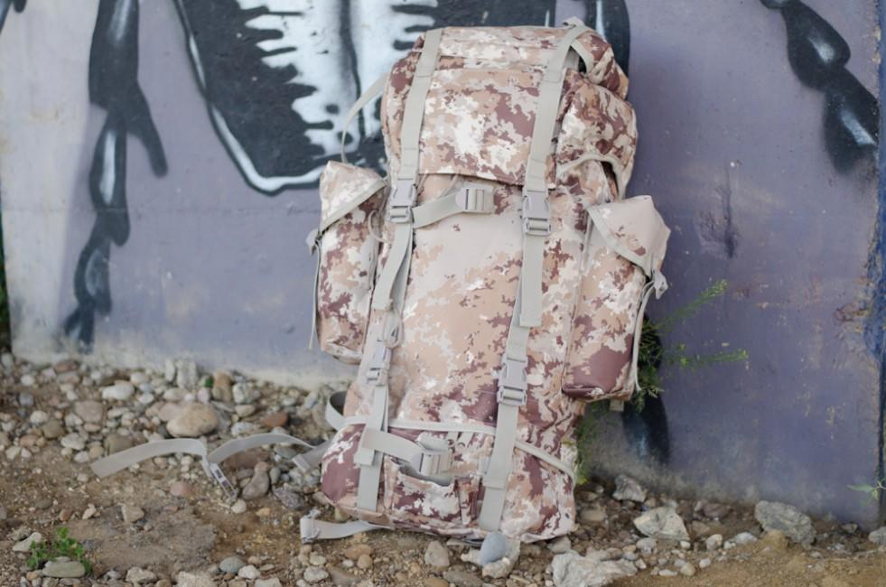 MFH BW ruksak nepromočiv uzorak Vegetato desert, 65L