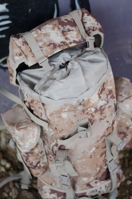MFH BW ruksak nepromočiv uzorak Vegetato desert, 65L