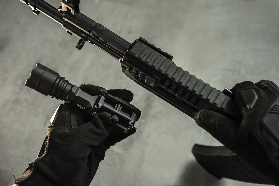 Armytek Parma C2 Pro kompaktna svjetiljka za oružje punjiva 1500lm