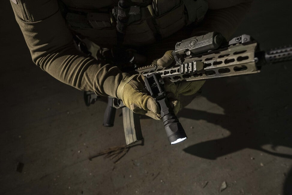 Armytek Parma C2IR Pro kompaktna punjiva svjetiljka za oružje 1200lm
