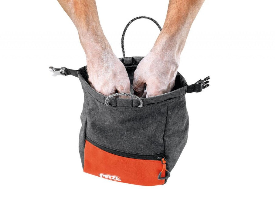 Petzl SAKAB vrećica za magnezij za bouldering, siva