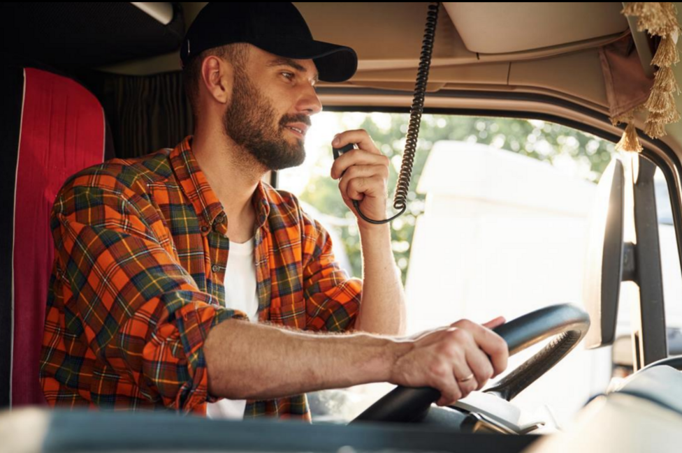 Midland 18 CB radio za vozilo