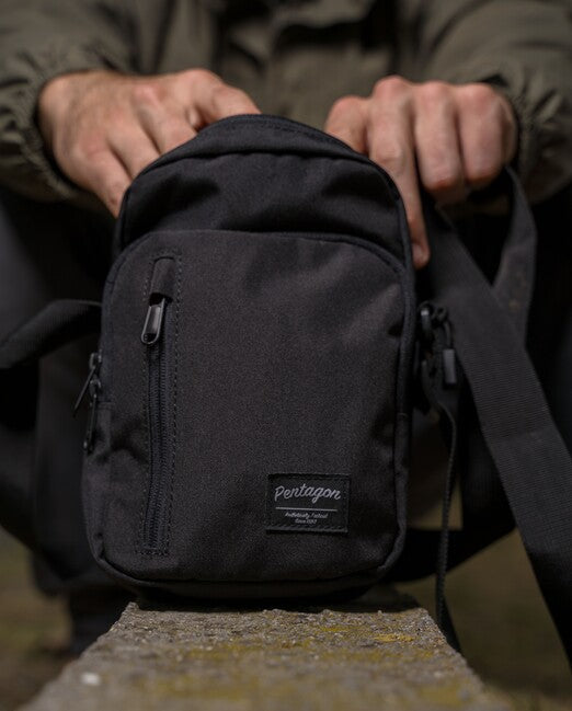 Pentagon Kleos Messenger torba preko ramena, crna