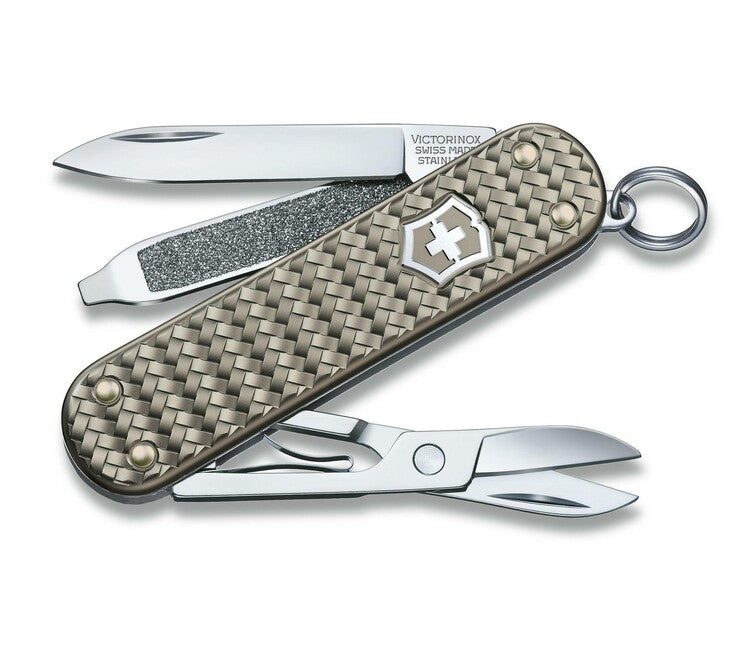 Victorinox Classic SD Precious Alox Infinite Grey multifunkcionalni nož 58mm, sivi