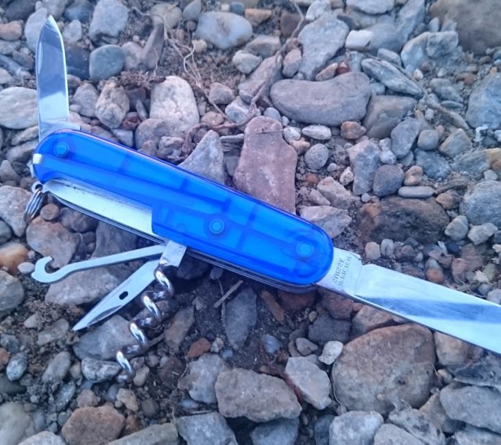 Victorinox Huntsman džepni nož 91mm, transparentan plav