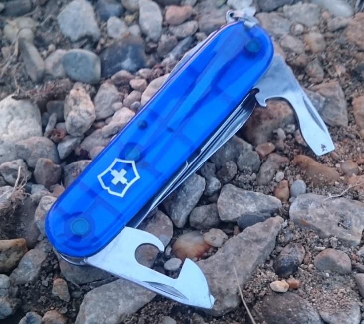 Victorinox Huntsman džepni nož 91mm, transparentan plav
