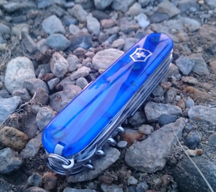 Victorinox Huntsman džepni nož 91mm, transparentan plav