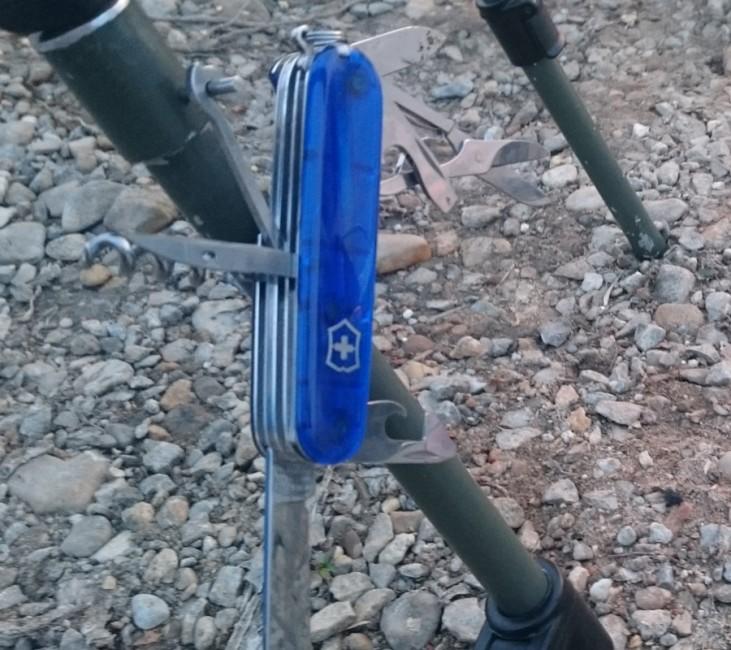 Victorinox Huntsman džepni nož 91mm, transparentan plav