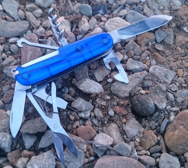 Victorinox Huntsman džepni nož 91mm, transparentan plav
