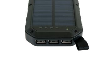 BasicNature 8 Powerbanka 8K s solarnim punjenjem i LED svjetlom